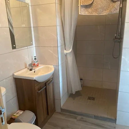 Barkers Two Bedroom Apartmenr Milltown Malbay