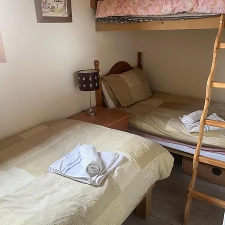 Barkers Two Bedroom Apartmenr Daire Milltown Malbay